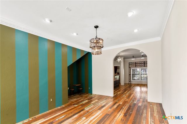 102-110 N Courthouse Square, Goliad, TX 77963