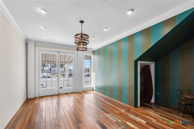 102-110 N Courthouse Square, Goliad, TX 77963