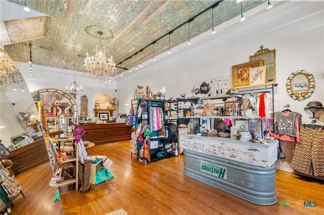 102-110 N Courthouse Square, Goliad, TX 77963