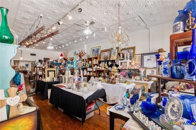 102-110 N Courthouse Square, Goliad, TX 77963