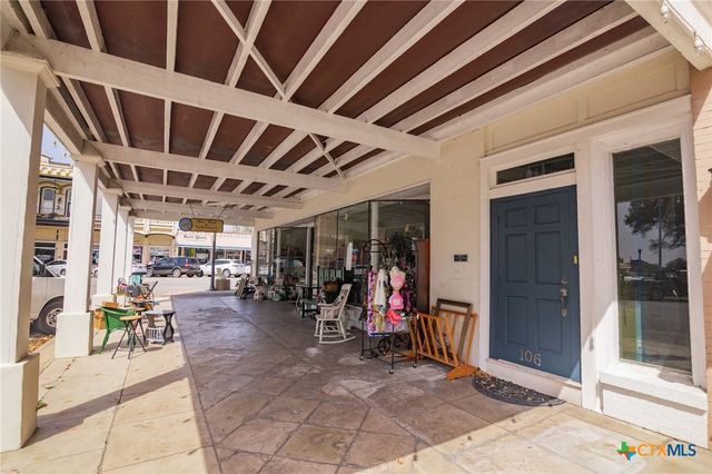 102-110 N Courthouse Square, Goliad, TX 77963