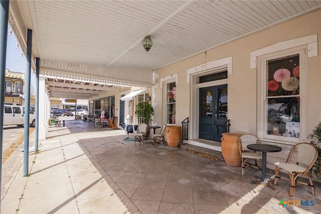 102-110 N Courthouse Square, Goliad, TX 77963