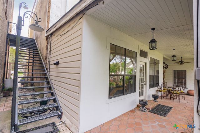 102-110 N Courthouse Square, Goliad, TX 77963