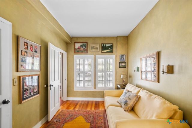 102-110 N Courthouse Square, Goliad, TX 77963