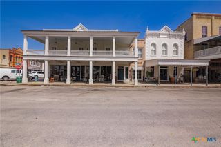 102-110 N Courthouse Square, Goliad, TX 77963