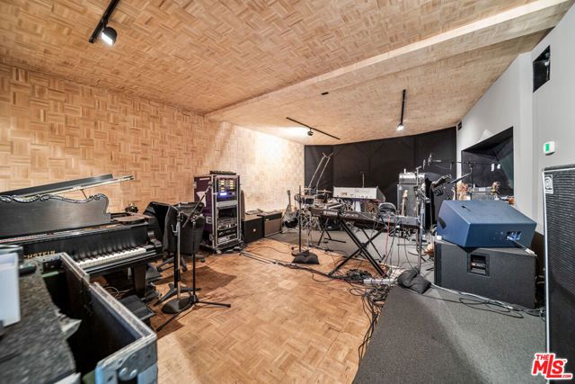 816 Seward Street, Los Angeles, CA 90038