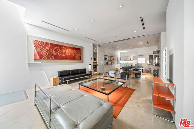 816 Seward Street, Los Angeles, CA 90038