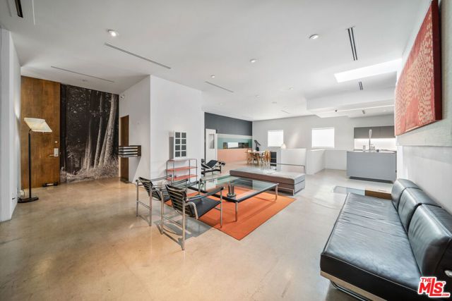 816 Seward Street, Los Angeles, CA 90038