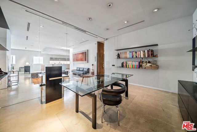 816 Seward Street, Los Angeles, CA 90038