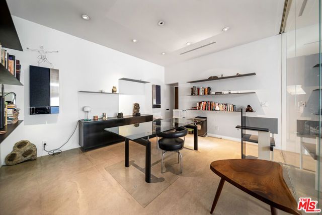 816 Seward Street, Los Angeles, CA 90038