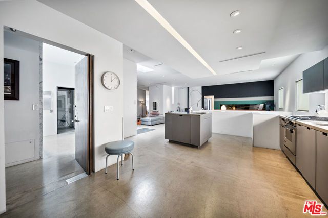 816 Seward Street, Los Angeles, CA 90038