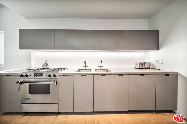 816 Seward Street, Los Angeles, CA 90038