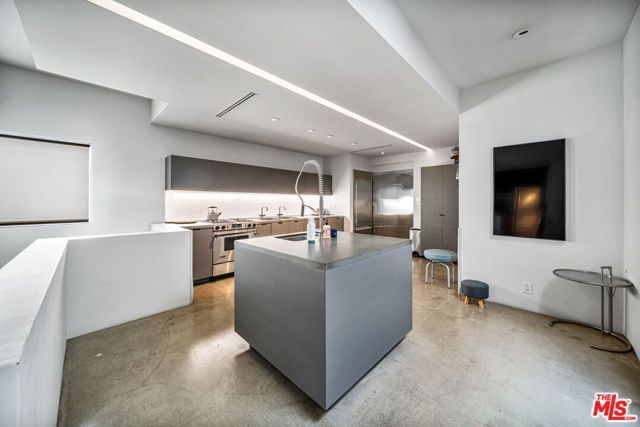 816 Seward Street, Los Angeles, CA 90038