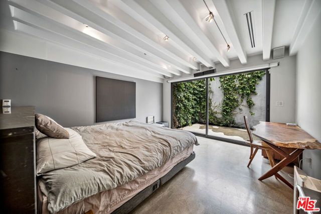 816 Seward Street, Los Angeles, CA 90038