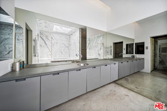 816 Seward Street, Los Angeles, CA 90038