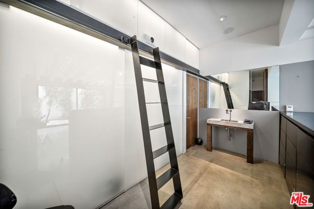 816 Seward Street, Los Angeles, CA 90038