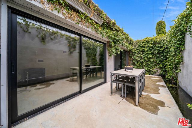 816 Seward Street, Los Angeles, CA 90038