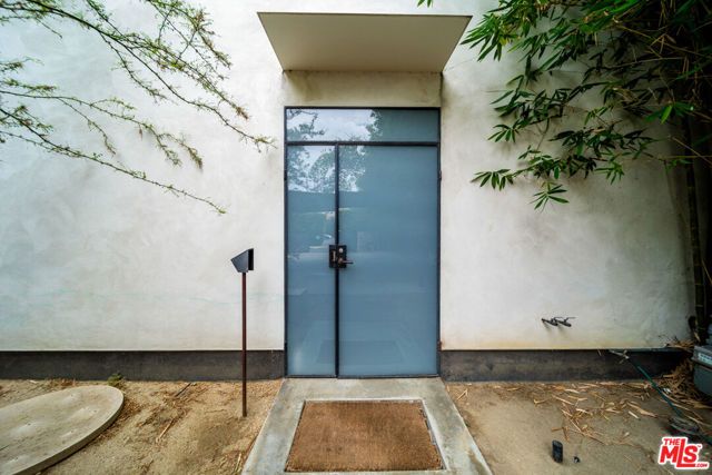 816 Seward Street, Los Angeles, CA 90038