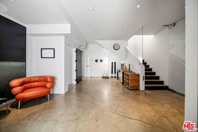 816 Seward Street, Los Angeles, CA 90038
