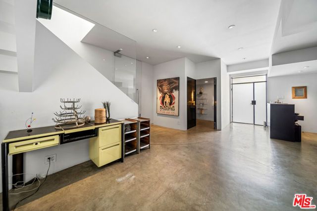 816 Seward Street, Los Angeles, CA 90038