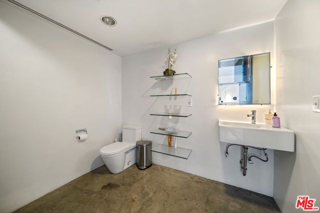 816 Seward Street, Los Angeles, CA 90038