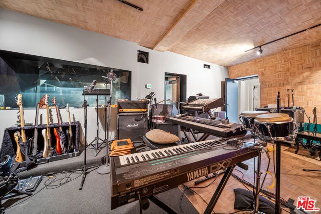 816 Seward Street, Los Angeles, CA 90038