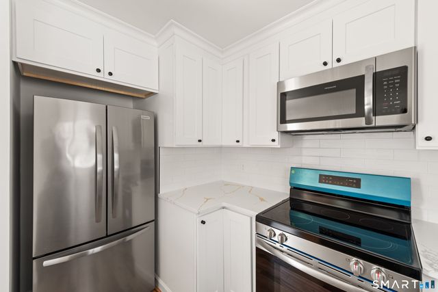 60 Lawn Avenue APT 21, Stamford, CT 06902