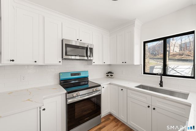 60 Lawn Avenue APT 21, Stamford, CT 06902