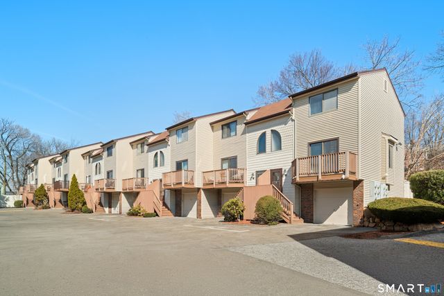 60 Lawn Avenue APT 21, Stamford, CT 06902