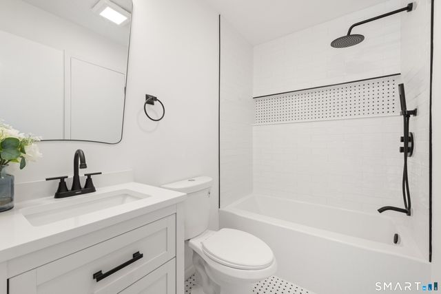 60 Lawn Avenue APT 21, Stamford, CT 06902