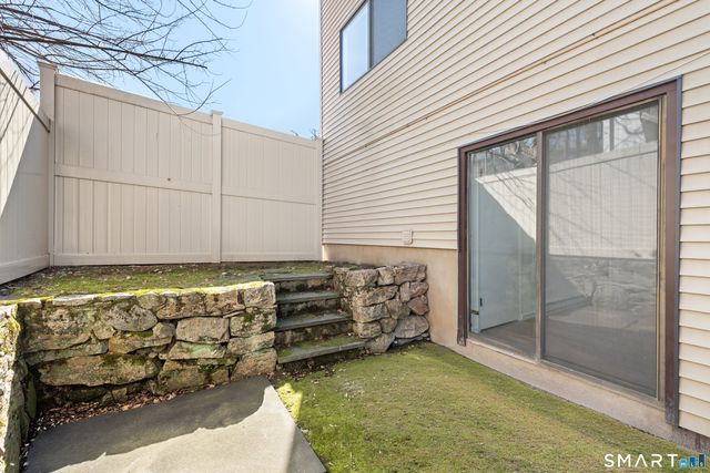 60 Lawn Avenue APT 21, Stamford, CT 06902