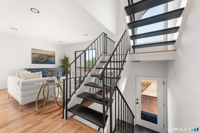 60 Lawn Avenue APT 21, Stamford, CT 06902