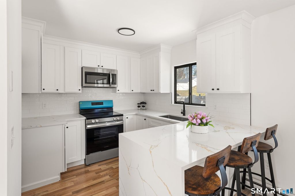 60 Lawn Avenue APT 21, Stamford, CT 06902