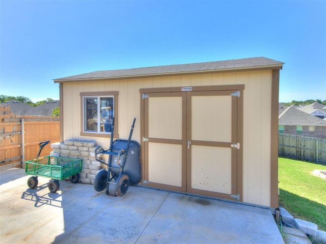 2017 Edgewater Drive, Moore, OK 73160