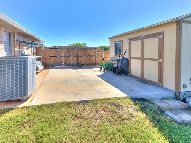 2017 Edgewater Drive, Moore, OK 73160