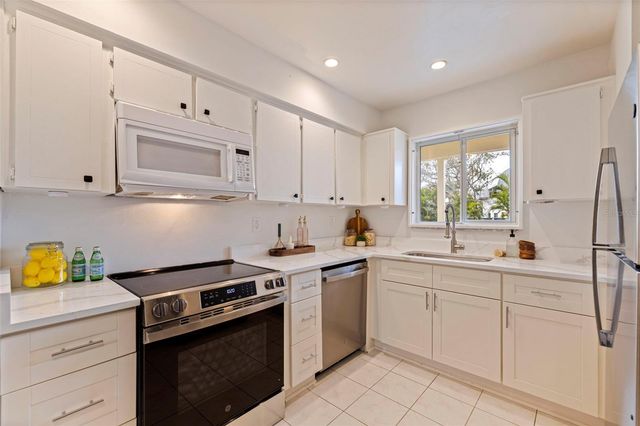 4480 OVERLOOK DRIVE NE 10, St Petersburg, FL 33703