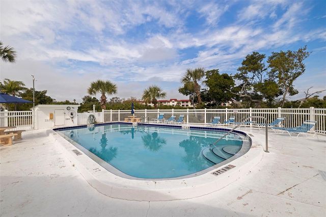 4480 OVERLOOK DRIVE NE 10, St Petersburg, FL 33703