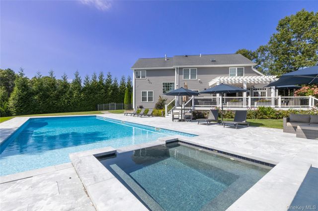 39 Blackberry Lane, Center Moriches, NY 11934