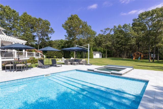 39 Blackberry Lane, Center Moriches, NY 11934