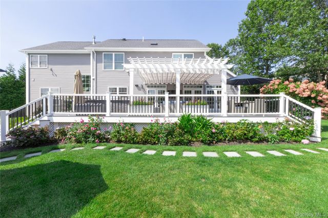 39 Blackberry Lane, Center Moriches, NY 11934