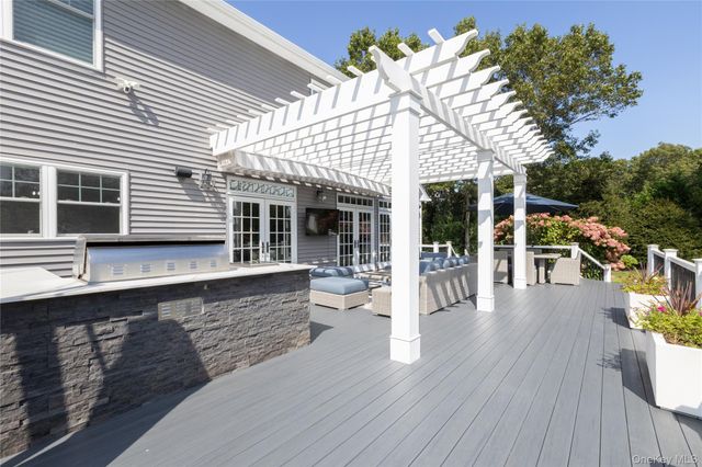 39 Blackberry Lane, Center Moriches, NY 11934