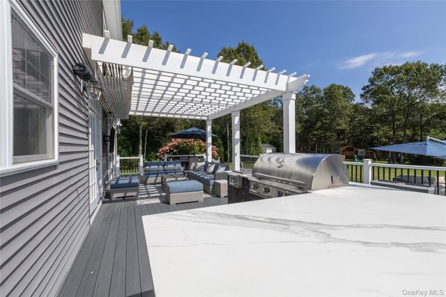 39 Blackberry Lane, Center Moriches, NY 11934