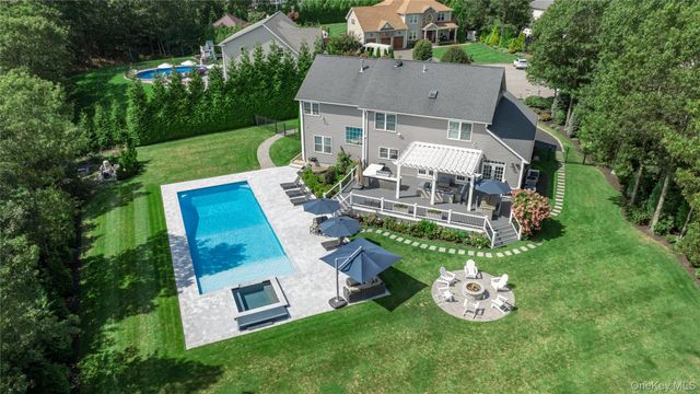 39 Blackberry Lane, Center Moriches, NY 11934