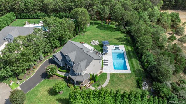 39 Blackberry Lane, Center Moriches, NY 11934