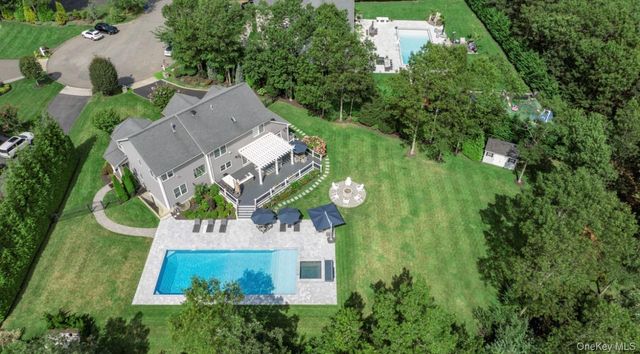 39 Blackberry Lane, Center Moriches, NY 11934