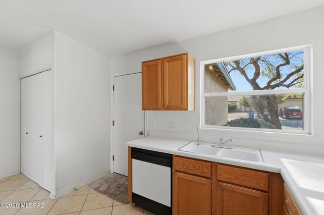 8911 E Fairway Groves Drive, Tucson, AZ 85730