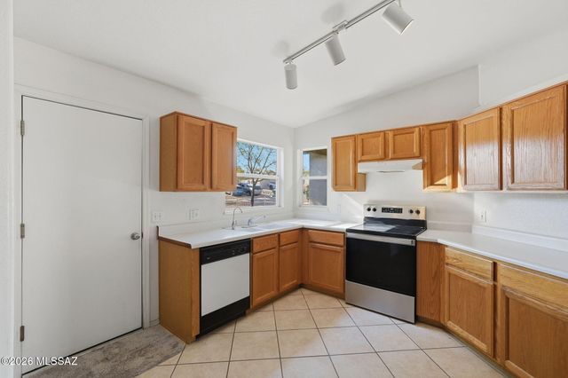 8911 E Fairway Groves Drive, Tucson, AZ 85730