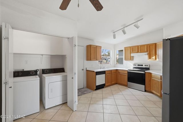 8911 E Fairway Groves Drive, Tucson, AZ 85730