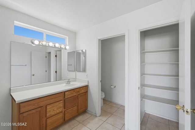 8911 E Fairway Groves Drive, Tucson, AZ 85730