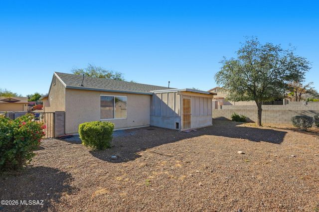 8911 E Fairway Groves Drive, Tucson, AZ 85730